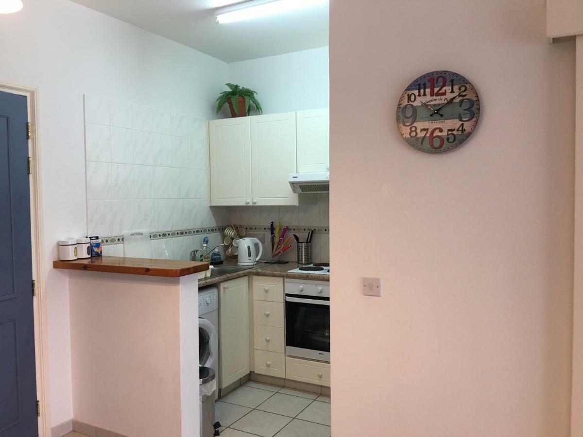 Limnaria Gardens - Modern 1 Bed, Walk To Beach & Shops Paphos Esterno foto