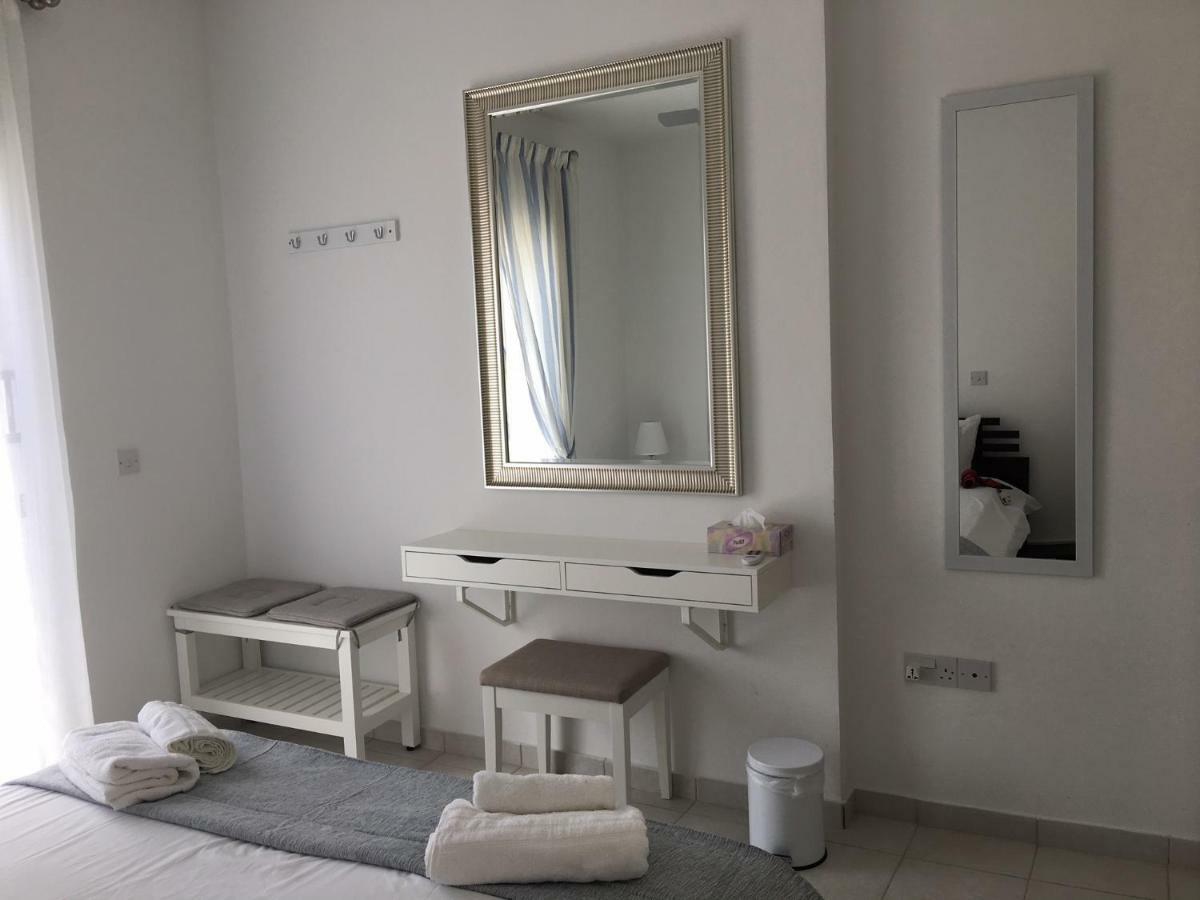 Limnaria Gardens - Modern 1 Bed, Walk To Beach & Shops Paphos Esterno foto